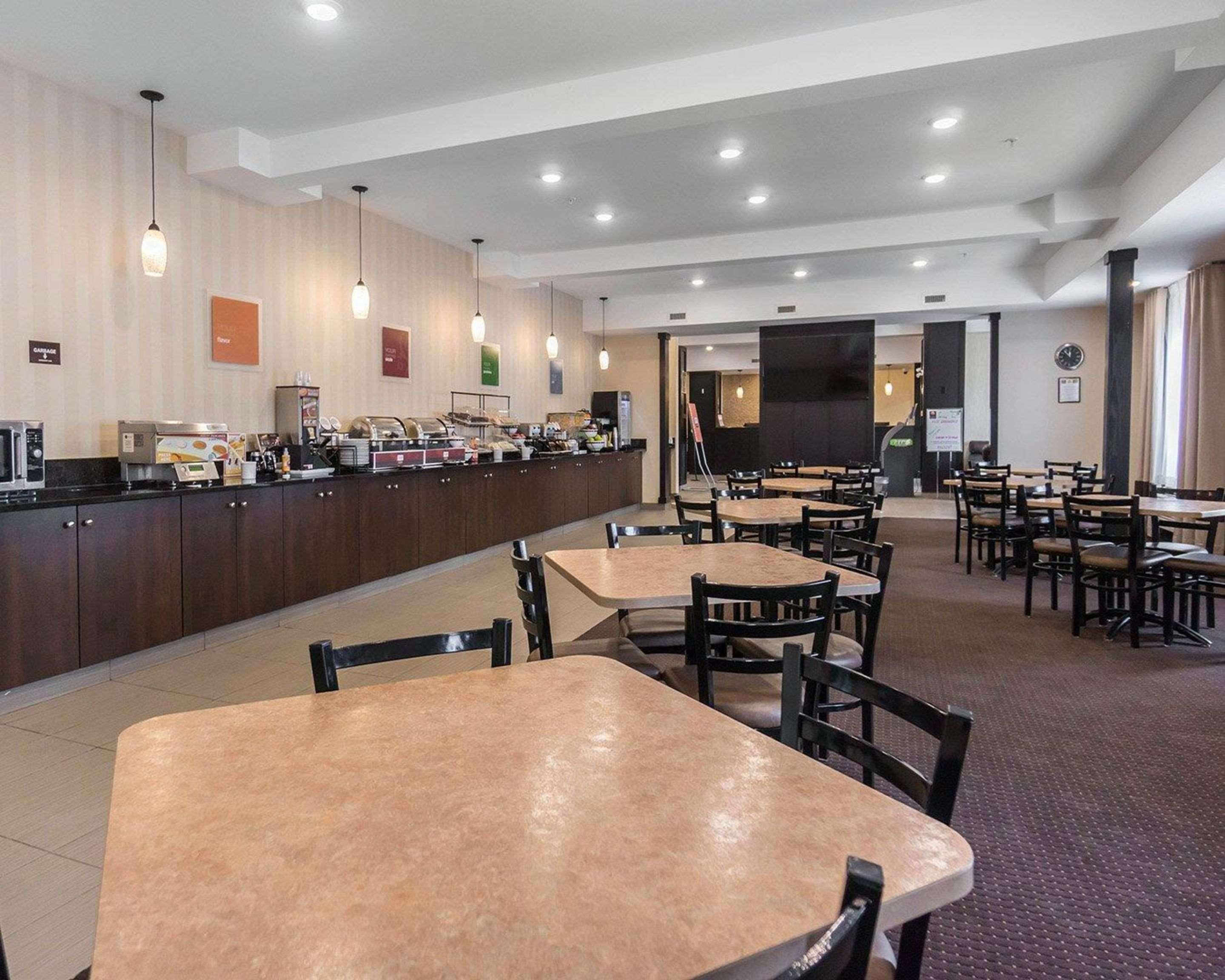 Comfort Inn & Suites Fox Creek Exteriör bild