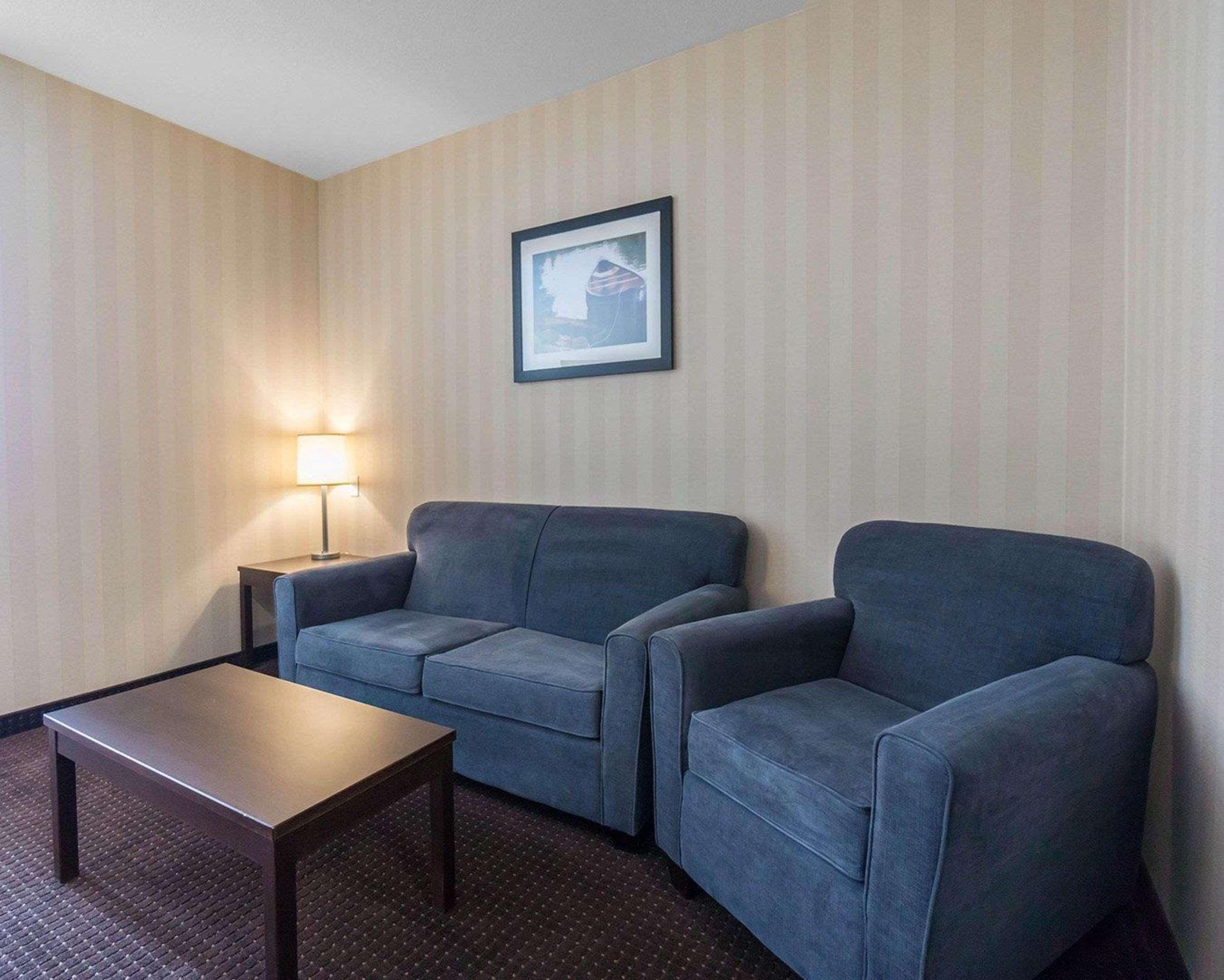 Comfort Inn & Suites Fox Creek Exteriör bild